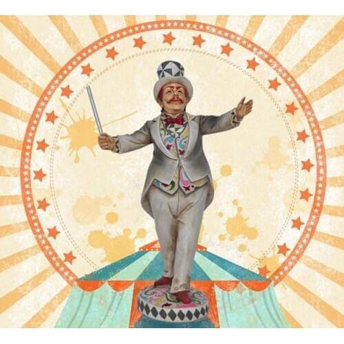 Circus Magician Sculpture Handmade Resin Illusionist Figurine Carnival Decoration Gift and Craft Souvenir Ornament Accessories