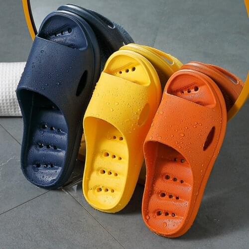 New Wholesale Household Leaking Mens Slippers Women Summer Indoor Hollow Soft Sole Bathing Non-Slip Bathroom Platform Slippers