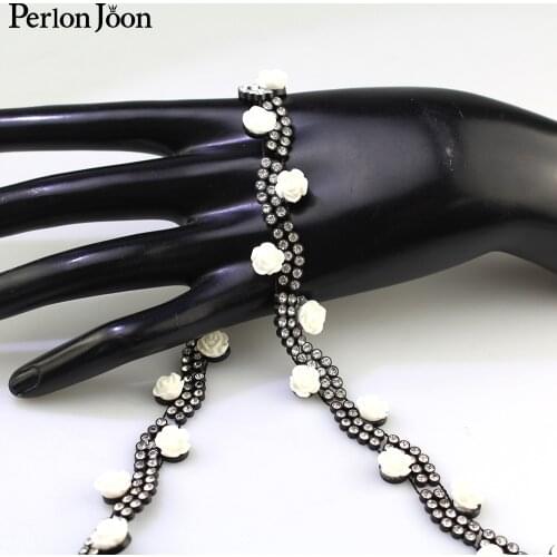 1 yard Type S white flower rhinestone trim decoration plastic chain DIY for home decoration clothing shoes accessories NET15