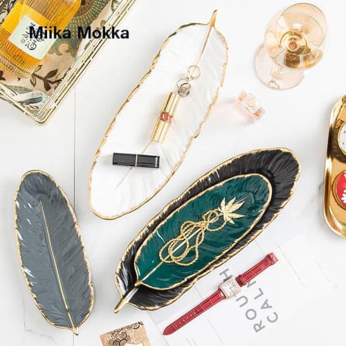Luxury Ceramic Plate Storage Tray with Glod Rim Green Leaf Glod Feather Jewelry Makeup Brush Storage Decorative Fruit Plate