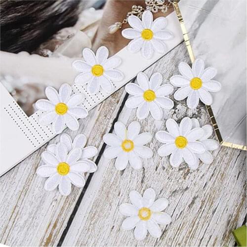10Pcs Embroidered White Flower Patches Iron-on DIY Applique Clothing Fabric Badge Accessories Scrapbooking