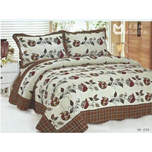 Three-piece quilted bedding washing process is conditioned to be cool in the summer