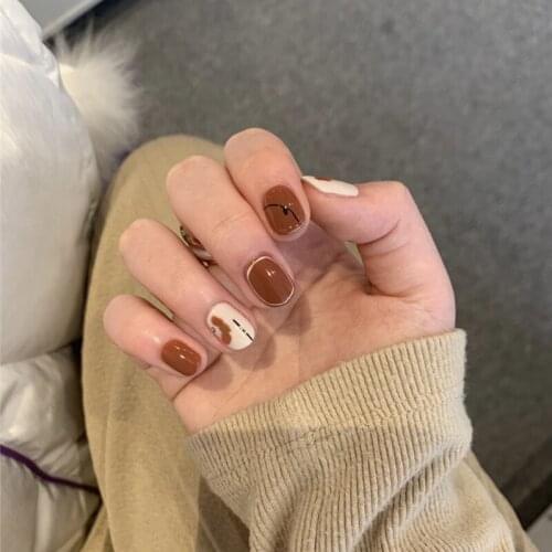 24pcs Fake Nails With Design Caramel Graffiti Short Nail Stickers Finished False Nails With Glue Fake Nail Press On For Girls DL