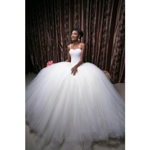 Luxury Pearls African Wedding Dresses 2022 Ball Gown Spaghetti Straps Sleeveless Lace Up White Tulle Bridal Gowns
