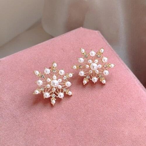 Classic Design Cute Romantic Rhinestone Snowflake Stud Earrings For Women 2020 Elegant korean Jewelry Christmas Gift