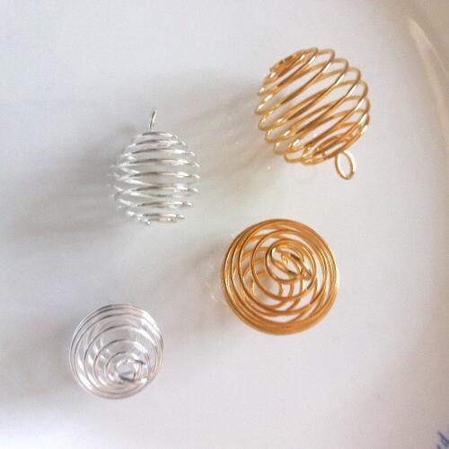 Hot 10pcs/Lot Lantern Ball Spring Pendant Gold/Silver Color Fit Women DIY Fashion Jewelry Accessories Charms