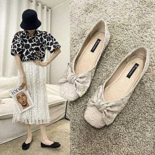 2021 Ladies Embossed Flat Shoes Bowknot Summer Spring Leisure Loafers All-match Light Color Elegant Breathable Shoes