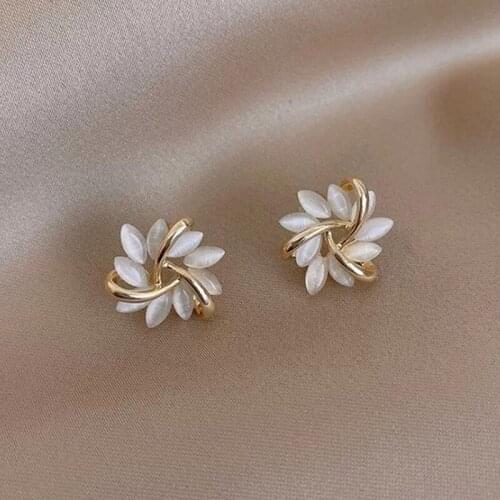 Elegant And Exquisite Opal Petal Circle Stud Earrings For Woman New Classic Jewelry Luxury Party Girls Unusual Earrings