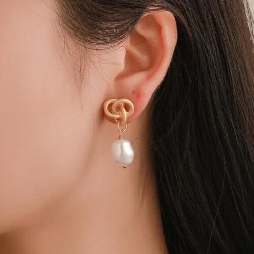 Ey984 Korean Vintage Trendy simple irregular alloy Hollow Knotted water droplets pearl earrings female jewelry accessories