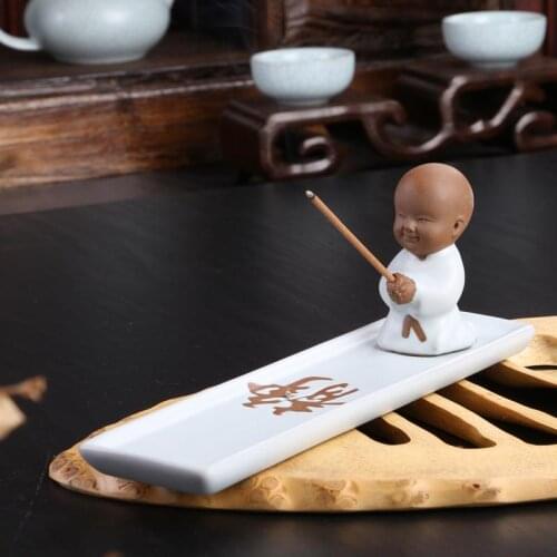 Sitting on four sides Your kiln incense socket Sweet dish There are incense burner The little novice monk monk put incense