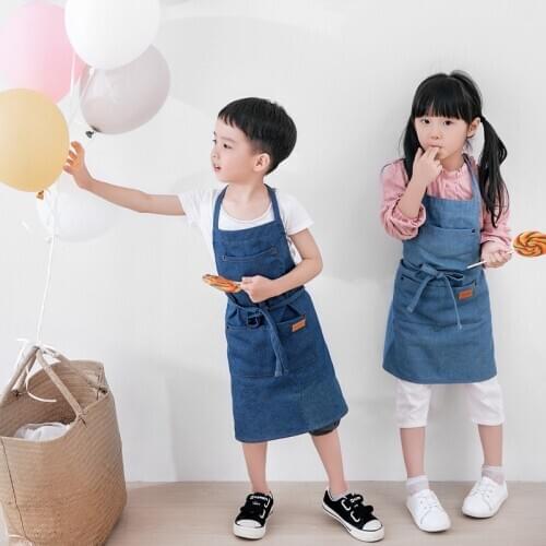 2018 Upgraded Cotton Denim Children Aprons Uniform Unisex Jeans Kids Aprons for Painting Gardening Kitchen Cooking Pinafores