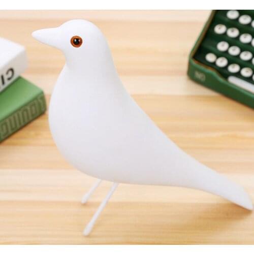 Modern art form White blue red art form Home pigeon bird family crafts TV ornament culpture statue