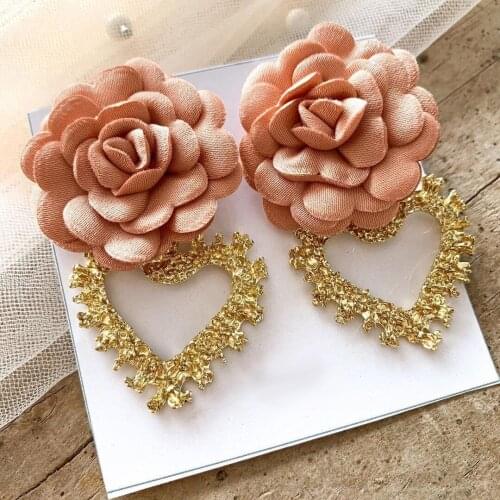 Dvacaman Red Color Rose Flower Earrings Fashion Geometric Metal Heart Shaped Drop Earrings for Women Statement Jewelry Wholesale