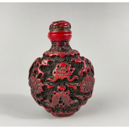 Exquisite Chinese Classical Traditional Craft Collection Home Decoration Gift Red Resin Fish Auspicious Pattern Snuff Bottle