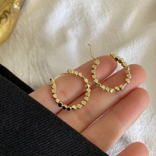 Fashion Vintage Gold Color Metal Ball Hoop Earrings Korean Style Hollow Out Statement Earrings for Women Fashion Party Jewelry