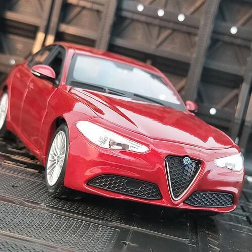 Bburago 1:24 Alfa Romeo Giulia simulation alloy car model Collect gifts toy