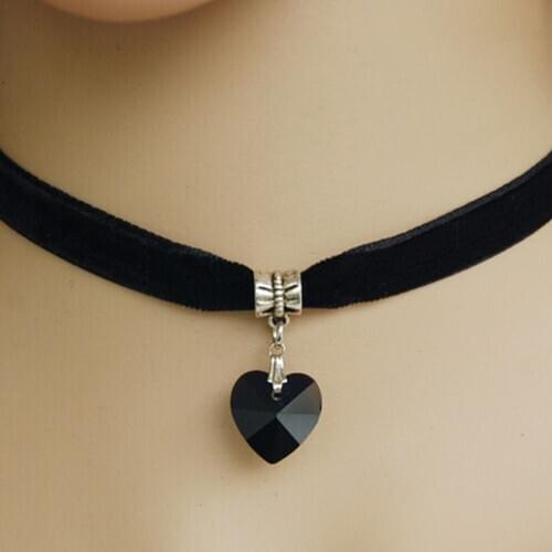 2020 New Fashion Woman Choker Necklace Crystal Heart Pendant Necklaces Club Wear Party Jewelry Black Ribbon Necklace Collar