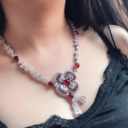 Classic Brand Fashion Party Feast Jewelry For Women Banquet Pendant Red Crystal Necklace Hyperbole Necklace Fine Costume Jewelry