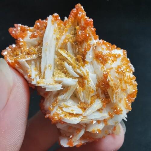 Natural high quality vanadium lead ore white flower barite mineral raw stone teaching specimen energy home decoration (send box)