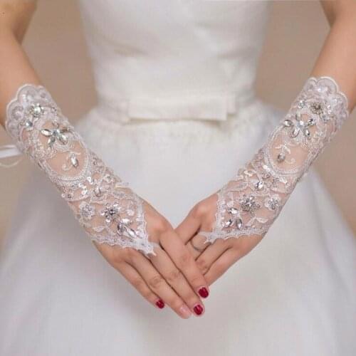 Fingerless Wedding Gloves for Bride With Beaded Crystal Lace Bridal Gloves Guanti Donna in Pizzo