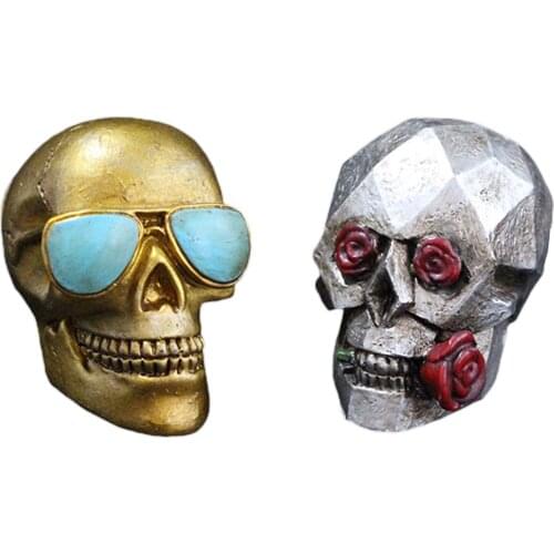 2 Pieces Car Ornaments Skull Shaped Resin Figurine Decorative Artware Indoor Statue For Automobiles