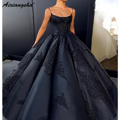 New Fashion Black Ball Gown Quinceanera Dresses Appliques Spaghetti Straps Satin Backless Saudi Arabic Prom Dresses Sweet 16