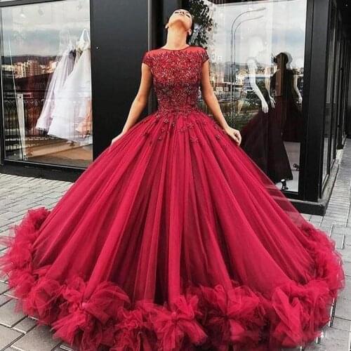 Red Ball Gown Prom Dresses Lace Appliques Beads Cap Sleeves Evening Gowns Ruffles Tulle Arabic Formal Party Dress