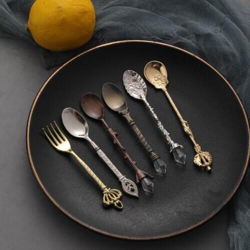 6 pcs/set Retro Spoon Dessert Table Decoration Royal Style Metal Golden Carving Coffee Snack Fruit Fork Kitchen Teaspoon