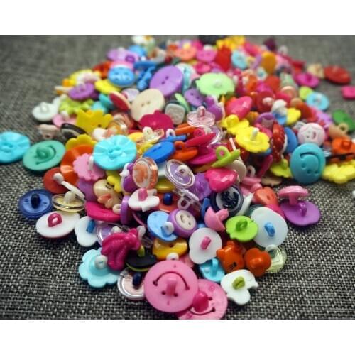 50PCS 60-80PATTERNS MIXED RANDOMLY CARTOON button for KIDS clothes accessory CRAFTS