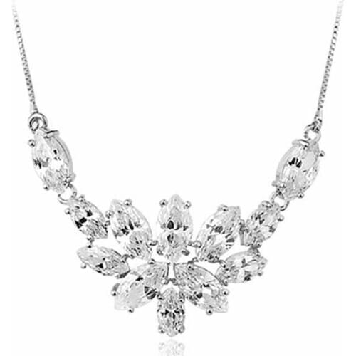 Quality zircon plated white gold inlaid ice flower necklace