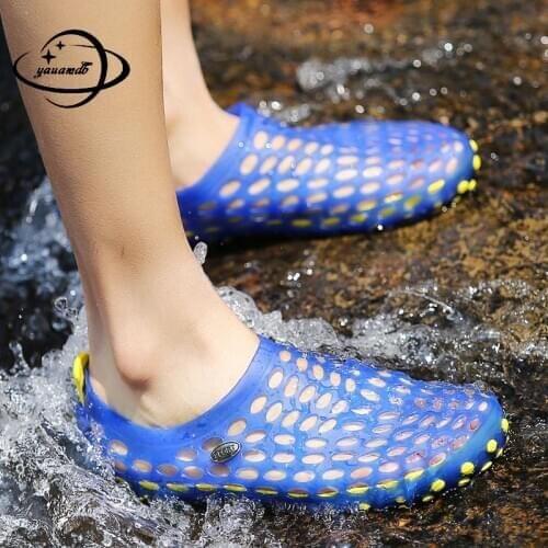 40-43 Mens Sandals Summer Male Croc Mules & Clogs Garden Slippers Mixed Colors Slip-on Beach Anti-slippery Man Shoes H10