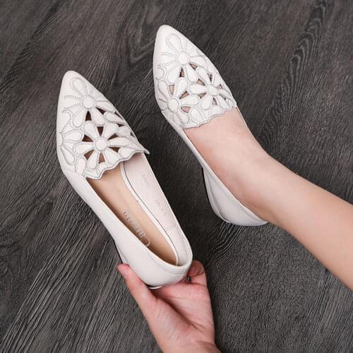Soft Hollow Breathable Embroidered Solid Color Single Shoes Women 2021 Summer and Autumn Low-heel Nurse Shoes Ladies Sandals