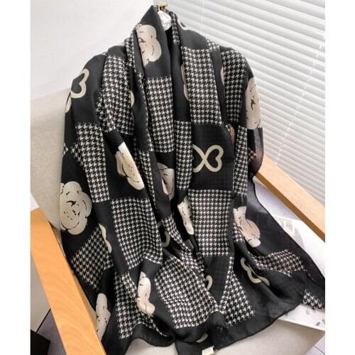 Luxury Brand Designer Cotton Scarf High Quality Foulard Bandana Long Lrage Shawls Wrpas Winter Warm Scarves Pashmina 2020 New