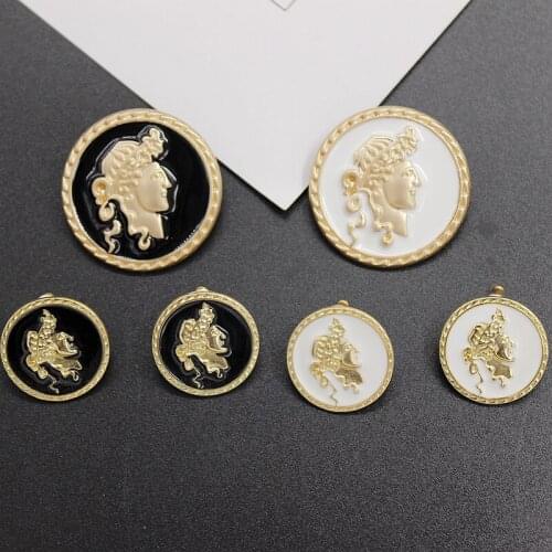 New Retro relief gold coins with foggy surface, matte head, glazed coat, suit, cardigan, brooch, ladies accessories wholesale
