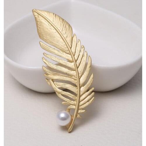 Feather Brooches Women Pearl Brooch Vintage Clothing Pins Female Alloy Jewelry Accessories