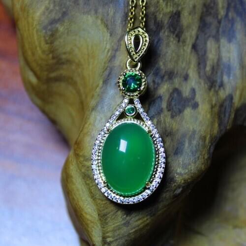 Wholesale Fashion Jewelry Inlaid Green Agate Silver Plated Necklace For Woman Feature Luxury Namour Charm Gift