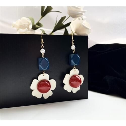 Romantic Pearl Inlaid Acrylic Flower Drop Earrings Korean Cute Petal Pendent Earrings for Women Girls Ear Jewelry Gift Wholesale