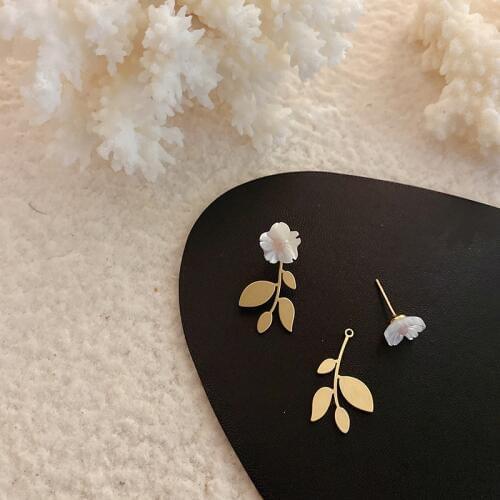 2020 Korean New Design Fashion Jewelry Exquisite White Shell Flowers Golden Hollow Leaves Elegant Female Earrings