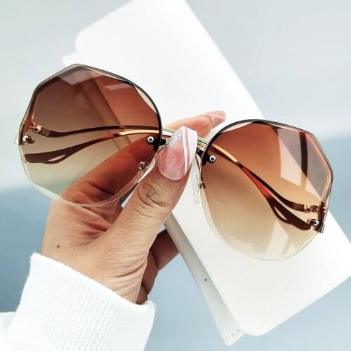 2021 NEW Tea Gradient Sunglasses Women Men Ocean Water Cut Trimmed Lens Metal Curved Temples Sun Glasses Female UV400