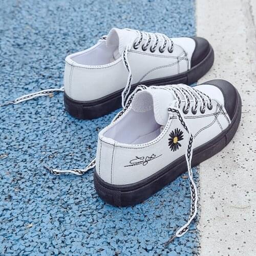 Student Canvas Sneakers Ladies Spring Comfortable Rubber Ladies Casual Sneakers Lace Flat Heel Fashionable Women Flat Shoes 2021