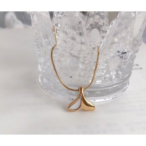 YUN RUO 2021 Yellow Gold Fish Tail Pendant Necklace Stainless Steel Jewelry Chain for Woman Fashion Neckalce Factory Wholesale