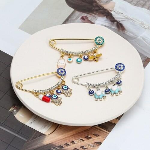 Lucky Eye Blue Turkish Evil Eye Brooch Pin for Women Men Dropping Oil Rhinestone Heart Charm Brooch Fashion Jewelry Accessories