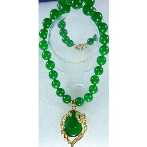 Ladys finest accessory! lovely green jades Necklace + inlaid crystal green jades pendant