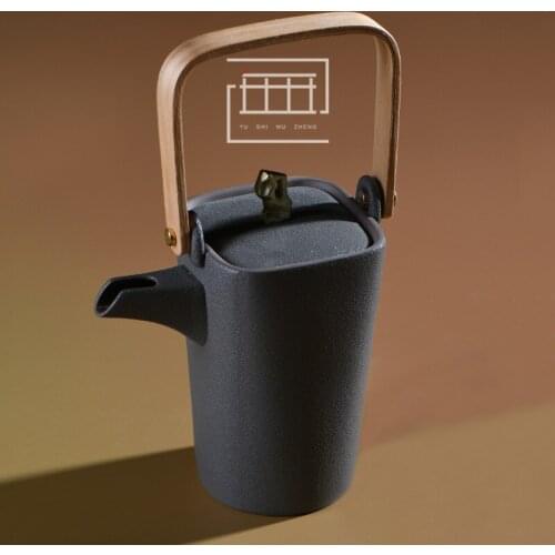 Chinese ceramic wine container lifting beam pot creative one Jin wine set large portable wine pot