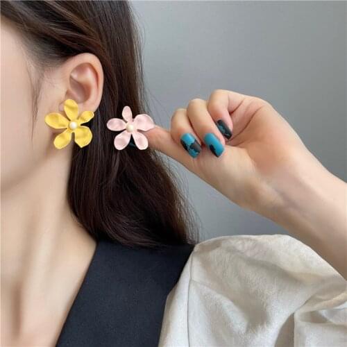Fashion New Flowers Polished Earring Studs Elegant Big Yellow Earrings Cute
