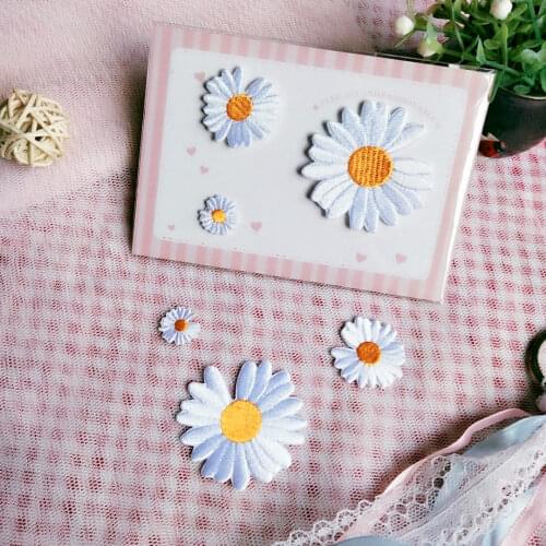 Self-adhesive Daisies Patches for Clothes DIY Stripes Iron on Appliques Flowers Mobile Phone Stickers Embroidery Badges