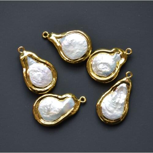 Nature White Pearl pendant with gold electroplated edges