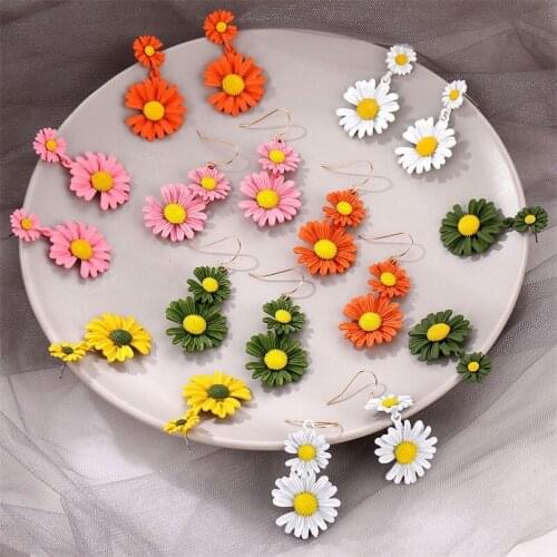 UMKA Sweet Irregular Daisy Earrings for Women Cute Flower Stud Earrings 2020 Shiny Side Fashion Accessories Summer Gift