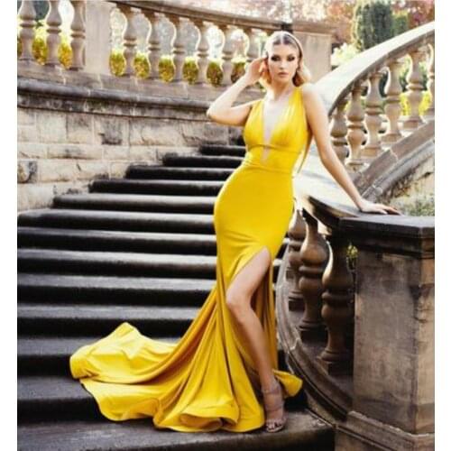Sexy Long Satin V-Neck Yellow Prom Dresses with Slit Mermaid Sweep Train Open Back Robes De Mariée Party Gown For Women