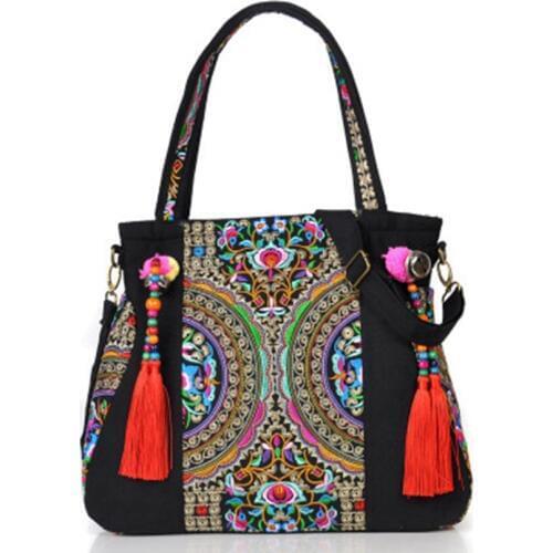 2019 new Yunnan national style fashion embroidered bag wholesale features national embroidery shoulder bag travel bag